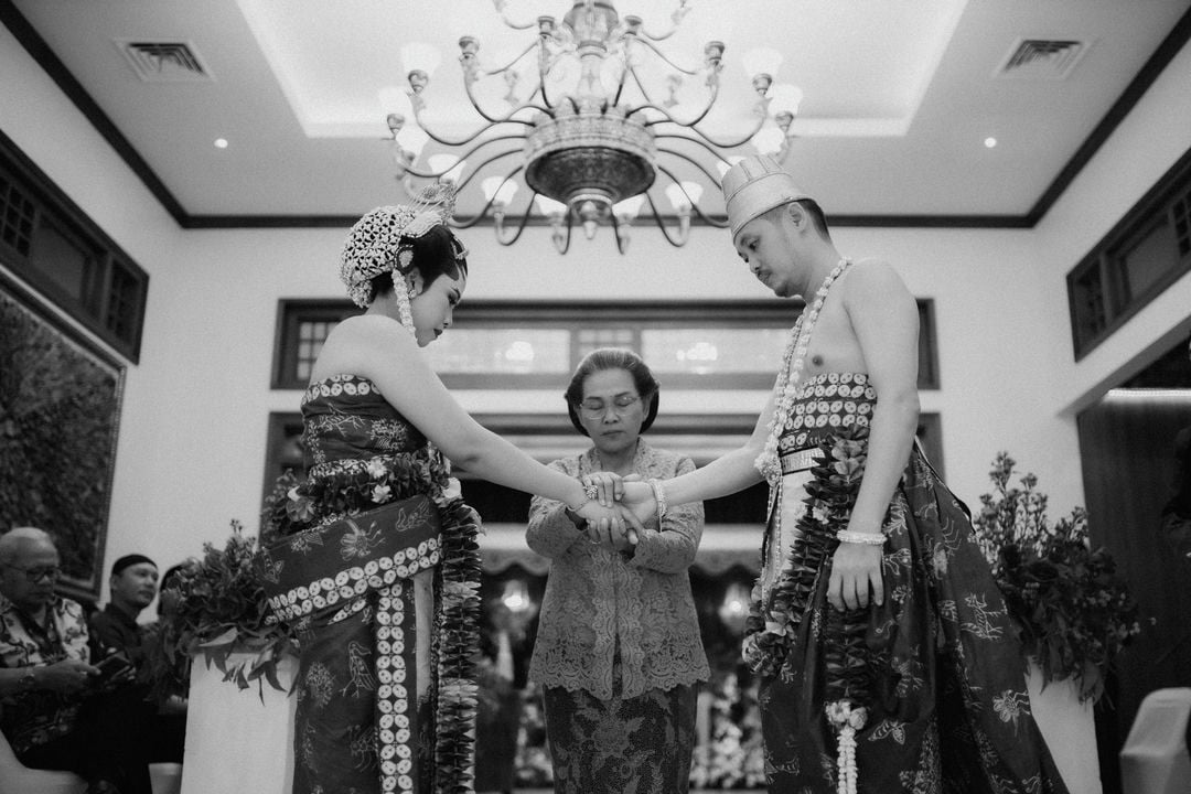 Wedding Couple in Traditional Dress